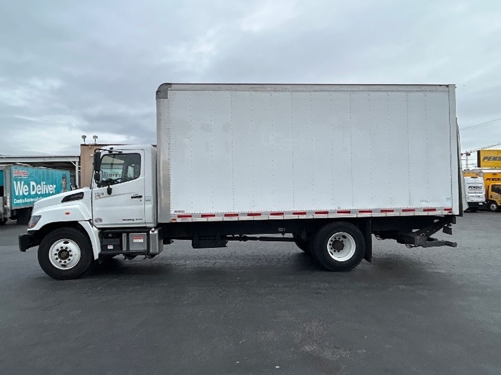 Medium Duty Box Truck-Light and Medium Duty Trucks-Hino-2017-268-West Sacramento-CA-61,310\n\t\tmiles-$ 51,250 - Image 4