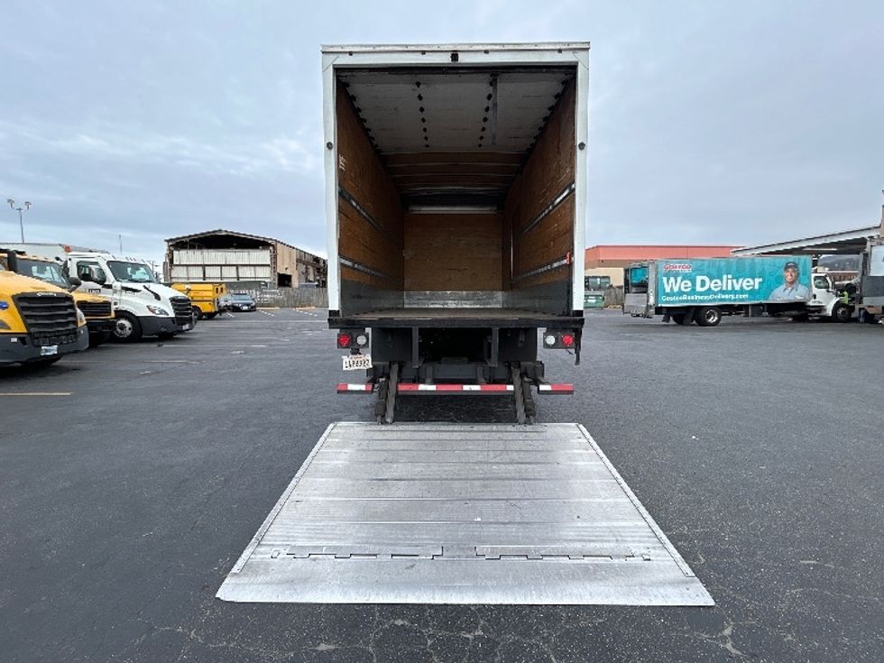 Medium Duty Box Truck-Light and Medium Duty Trucks-Hino-2017-268-West Sacramento-CA-61,310\n\t\tmiles-$ 51,250 - Image 9