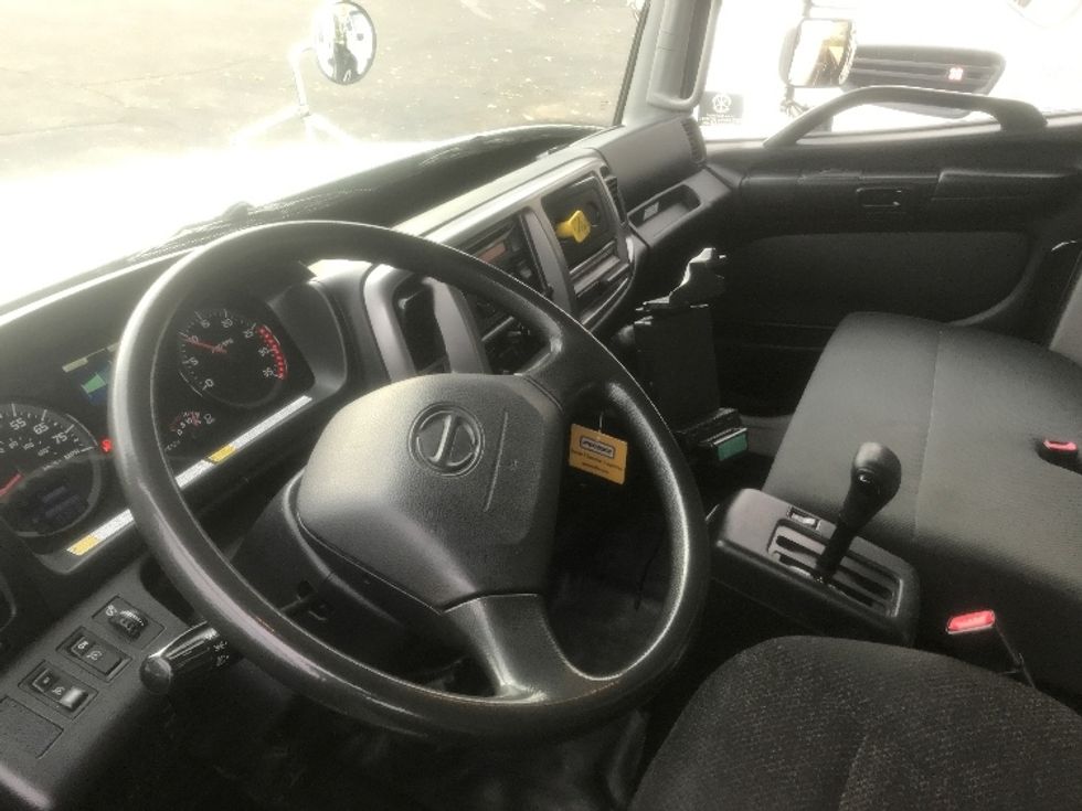 Medium Duty Box Truck-Light and Medium Duty Trucks-Hino-2017-338-Brooklyn Park-MN-87,218\n\t\tmiles-$ 38,500 - Image 15