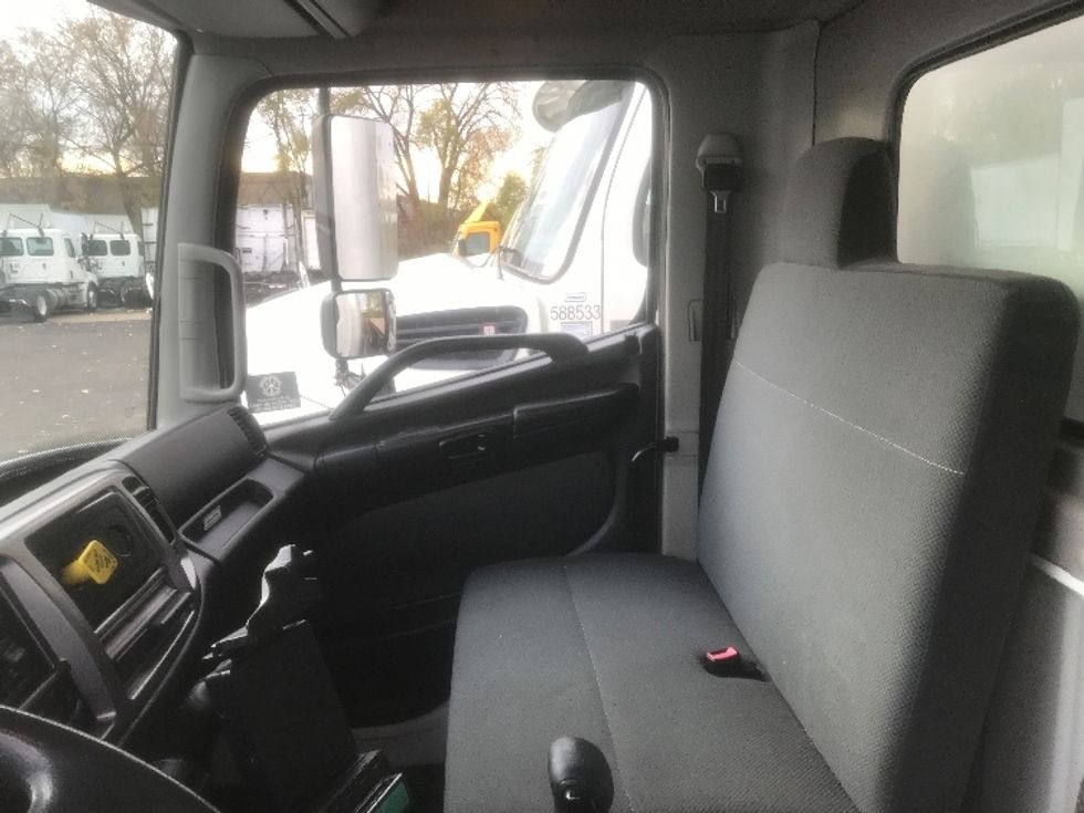 Medium Duty Box Truck-Light and Medium Duty Trucks-Hino-2017-338-Brooklyn Park-MN-87,218\n\t\tmiles-$ 38,500 - Image 17