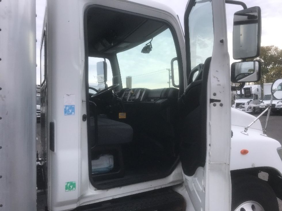 Medium Duty Box Truck-Light and Medium Duty Trucks-Hino-2017-338-Brooklyn Park-MN-87,218\n\t\tmiles-$ 38,500 - Image 18