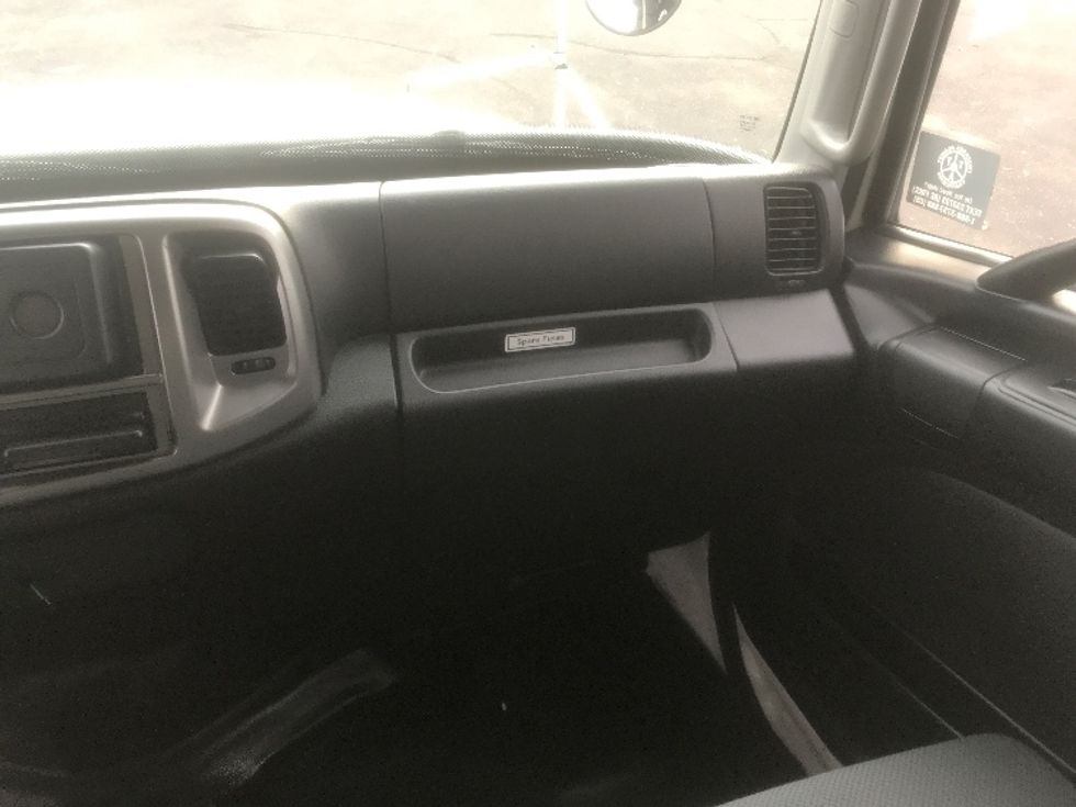 Medium Duty Box Truck-Light and Medium Duty Trucks-Hino-2017-338-Brooklyn Park-MN-87,218\n\t\tmiles-$ 38,500 - Image 21