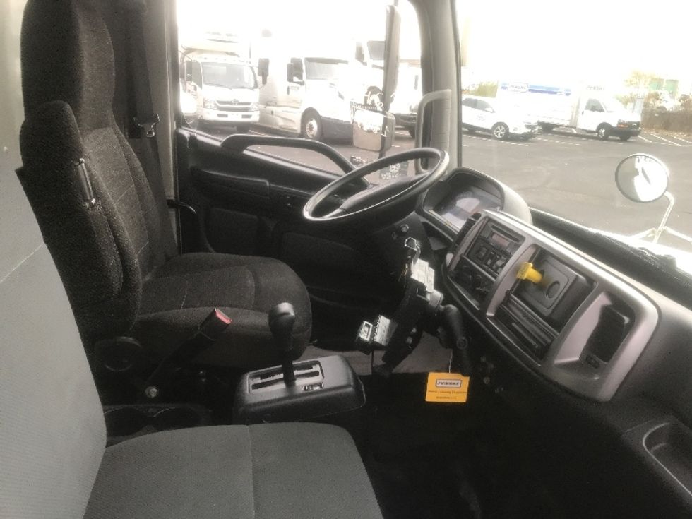 Medium Duty Box Truck-Light and Medium Duty Trucks-Hino-2017-338-Brooklyn Park-MN-87,218\n\t\tmiles-$ 38,500 - Image 22