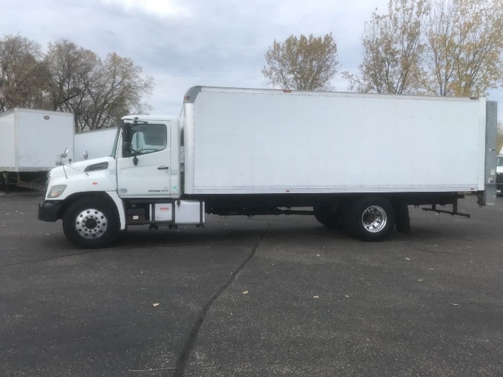 Medium Duty Box Truck-Light and Medium Duty Trucks-Hino-2017-338-Brooklyn Park-MN-87,218\n\t\tmiles-$ 38,500 - Image 4