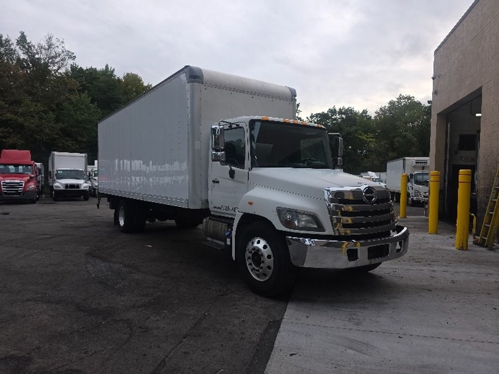 Medium Duty Box Truck-Light and Medium Duty Trucks-Hino-2017-338-Cranbury-NJ-322,720\n\t\tmiles-$ 23,250 - Image 1