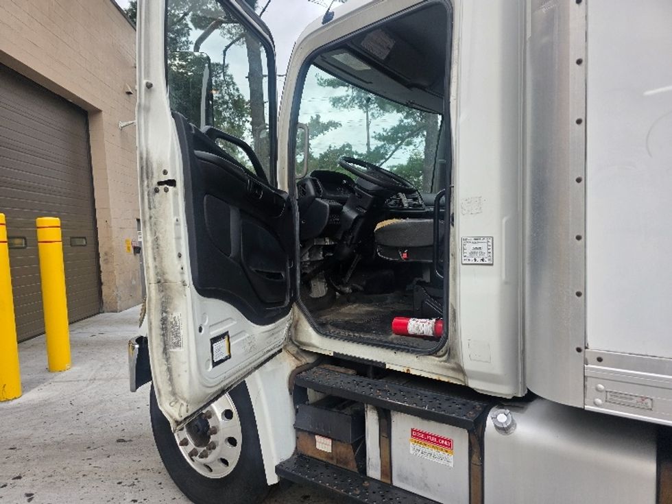 Medium Duty Box Truck-Light and Medium Duty Trucks-Hino-2017-338-Cranbury-NJ-322,720\n\t\tmiles-$ 23,250 - Image 16