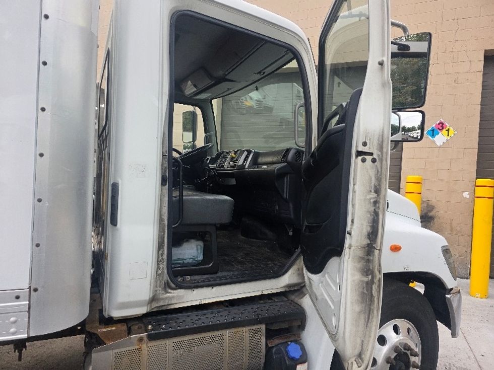 Medium Duty Box Truck-Light and Medium Duty Trucks-Hino-2017-338-Cranbury-NJ-322,720\n\t\tmiles-$ 23,250 - Image 20