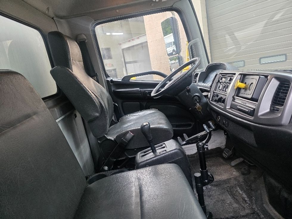 Medium Duty Box Truck-Light and Medium Duty Trucks-Hino-2017-338-Cranbury-NJ-322,720\n\t\tmiles-$ 23,250 - Image 22