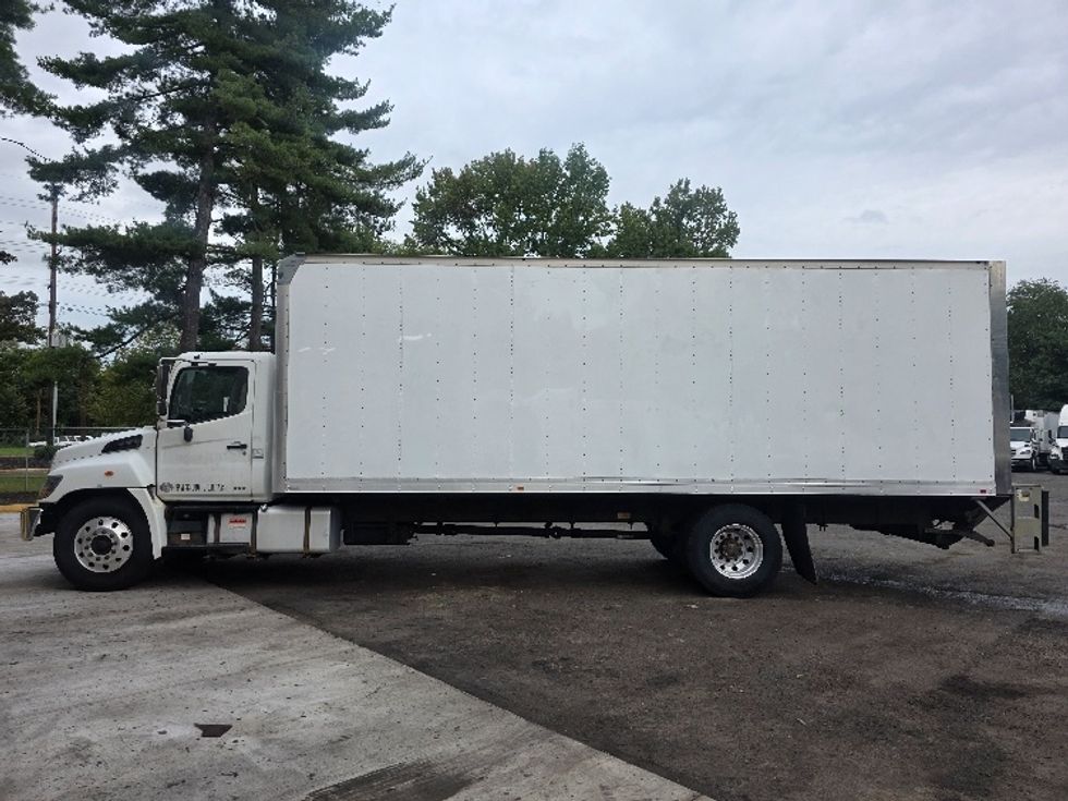 Medium Duty Box Truck-Light and Medium Duty Trucks-Hino-2017-338-Cranbury-NJ-322,720\n\t\tmiles-$ 23,250 - Image 4