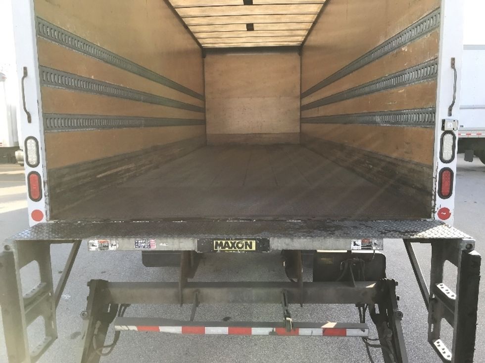 Medium Duty Box Truck-Light and Medium Duty Trucks-Hino-2017-338-Delta-BC-274,109\n\t\tkm-$ 59,250 - Image 10