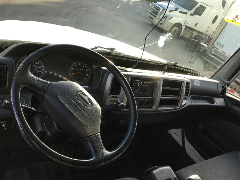 Medium Duty Box Truck-Light and Medium Duty Trucks-Hino-2017-338-Delta-BC-274,109\n\t\tkm-$ 59,250 - Image 18