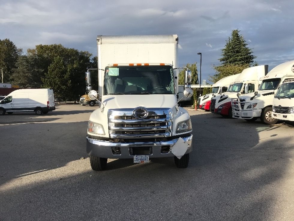 Medium Duty Box Truck-Light and Medium Duty Trucks-Hino-2017-338-Delta-BC-274,109\n\t\tkm-$ 59,250 - Image 2