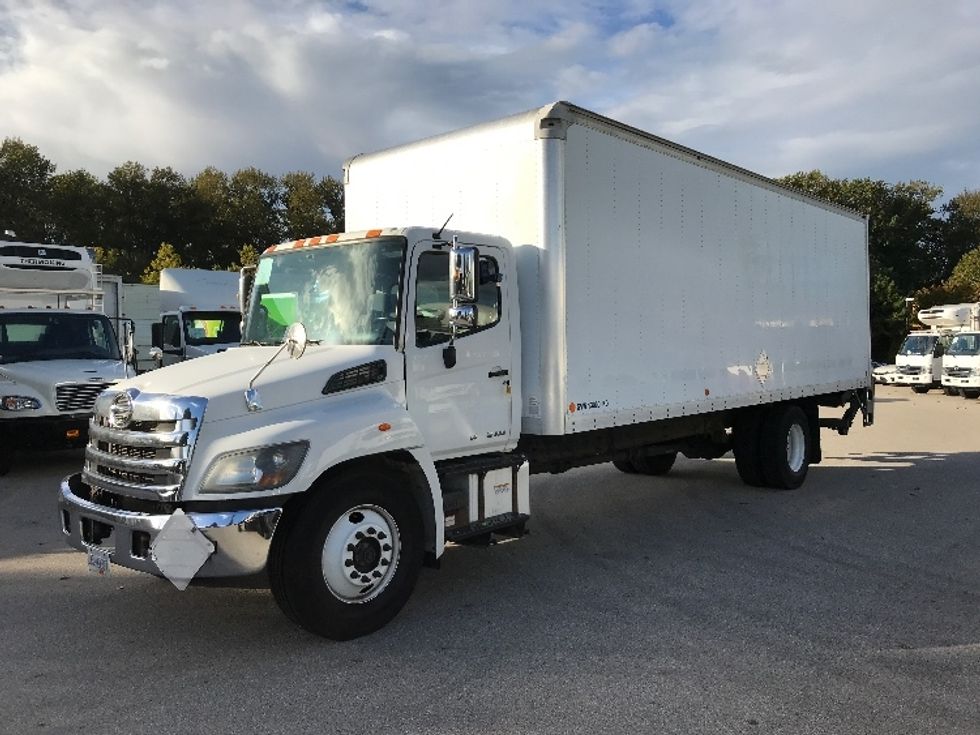 Medium Duty Box Truck-Light and Medium Duty Trucks-Hino-2017-338-Delta-BC-274,109\n\t\tkm-$ 59,250 - Image 3