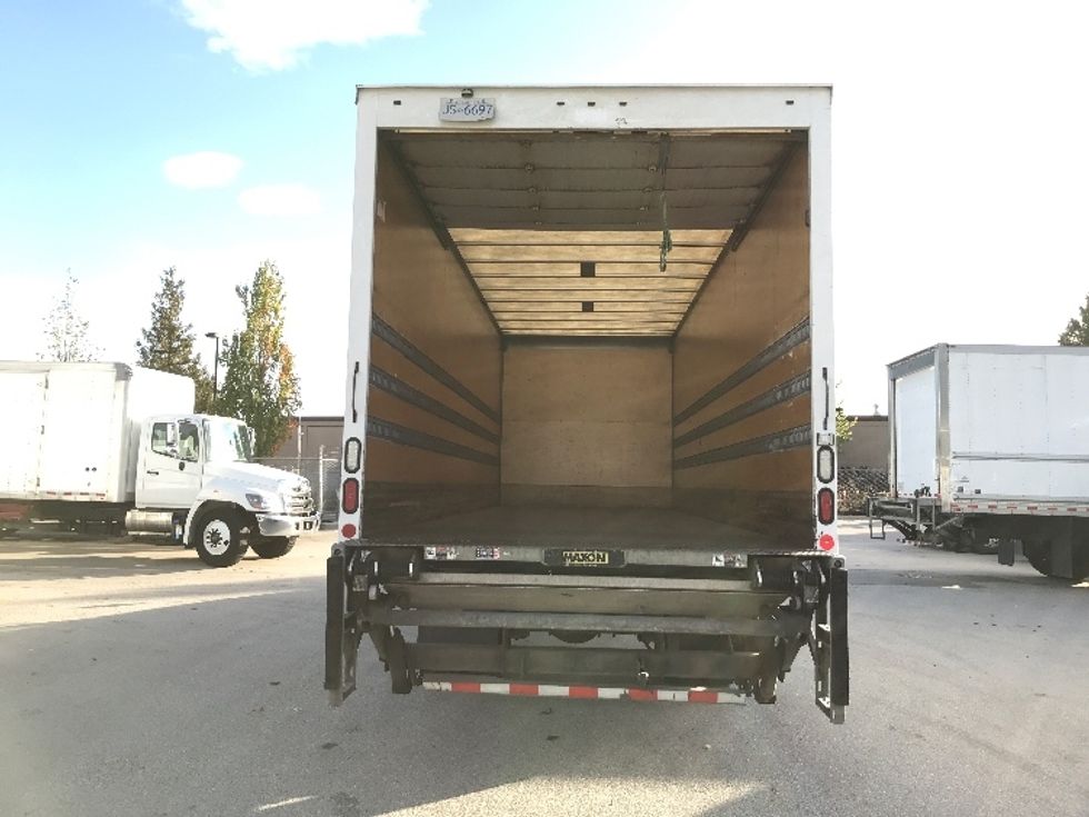 Medium Duty Box Truck-Light and Medium Duty Trucks-Hino-2017-338-Delta-BC-274,109\n\t\tkm-$ 59,250 - Image 8