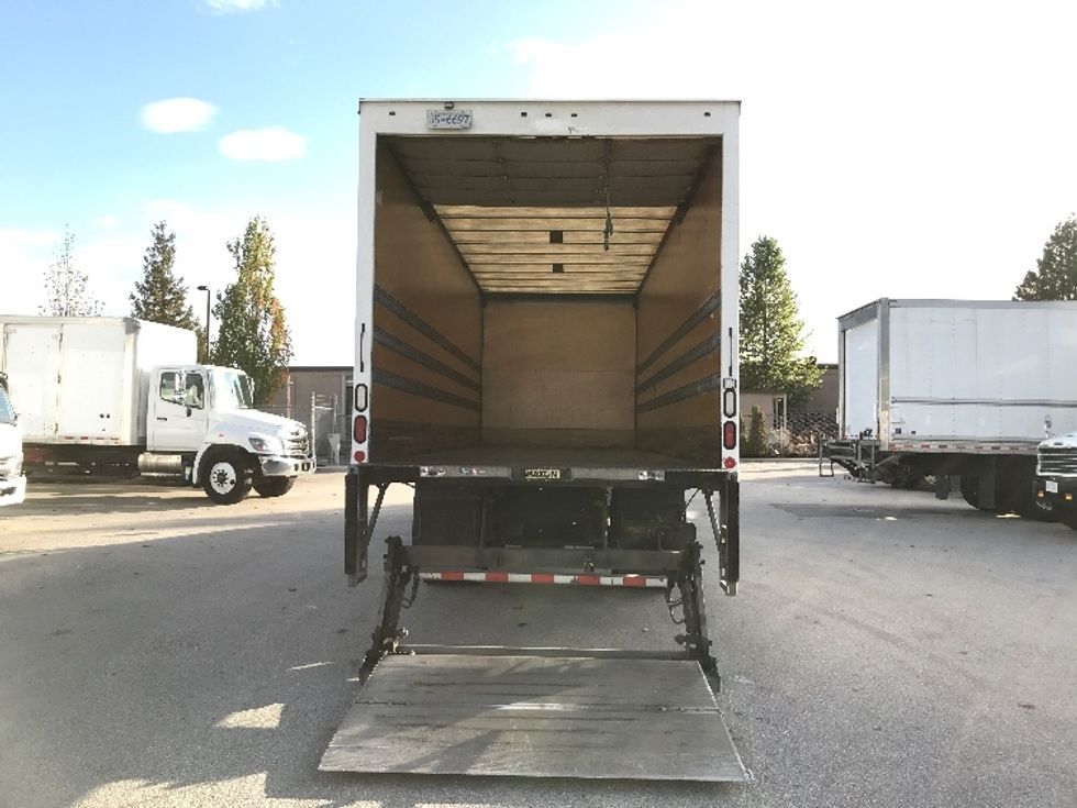 Medium Duty Box Truck-Light and Medium Duty Trucks-Hino-2017-338-Delta-BC-274,109\n\t\tkm-$ 59,250 - Image 9