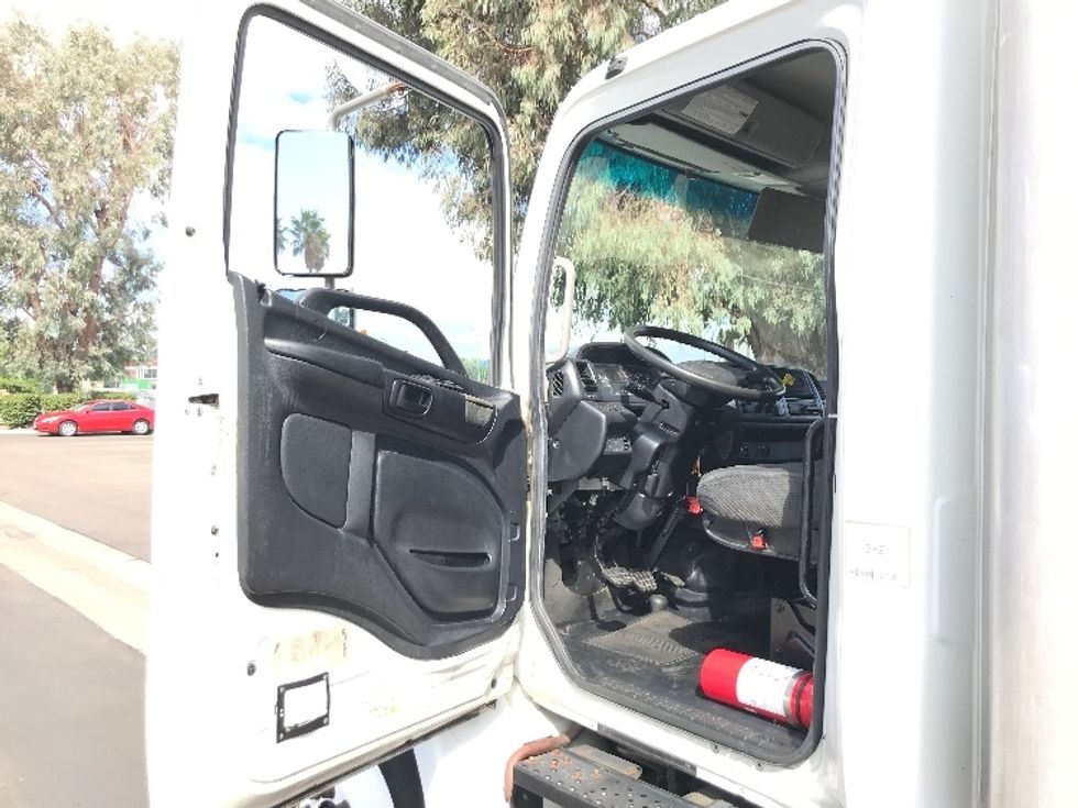 Medium Duty Box Truck-Light and Medium Duty Trucks-Hino-2017-338-Fontana-CA-202,051\n\t\tmiles-$ 32,000 - Image 16