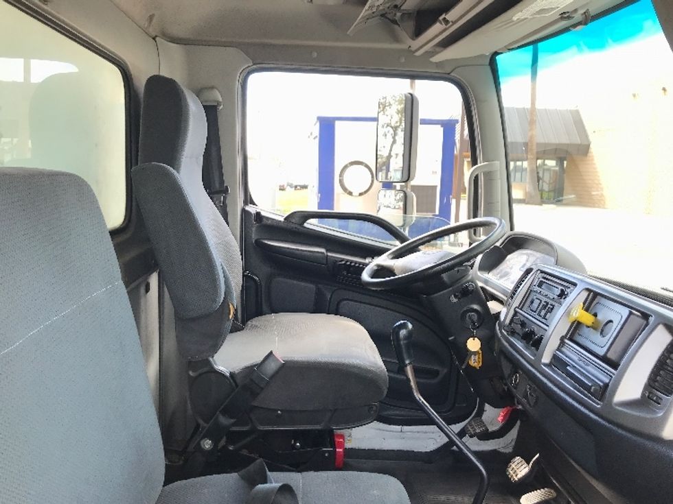 Medium Duty Box Truck-Light and Medium Duty Trucks-Hino-2017-338-Fontana-CA-202,051\n\t\tmiles-$ 32,000 - Image 22