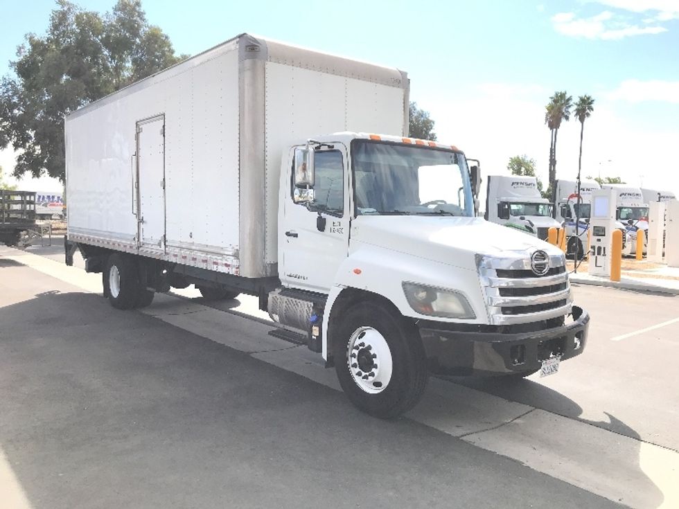 Medium Duty Box Truck-Light and Medium Duty Trucks-Hino-2017-338-Fontana-CA-202,675\n\t\tmiles-$ 32,250 - Image 1