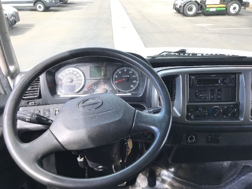 Medium Duty Box Truck-Light and Medium Duty Trucks-Hino-2017-338-Fontana-CA-202,675\n\t\tmiles-$ 32,250 - Image 17