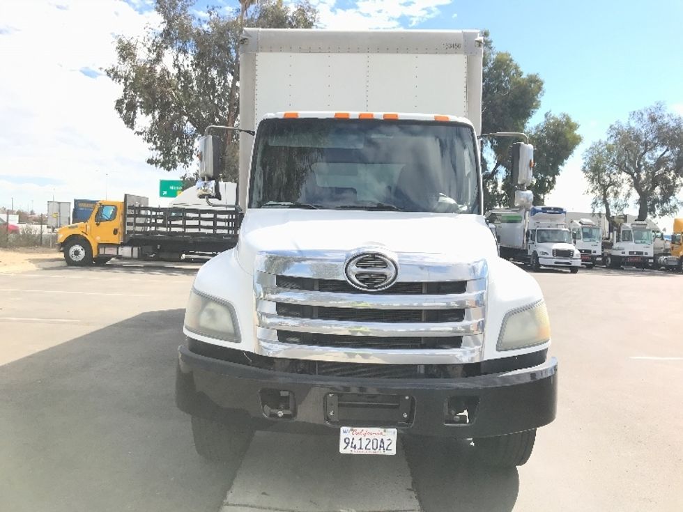 Medium Duty Box Truck-Light and Medium Duty Trucks-Hino-2017-338-Fontana-CA-202,675\n\t\tmiles-$ 32,250 - Image 2