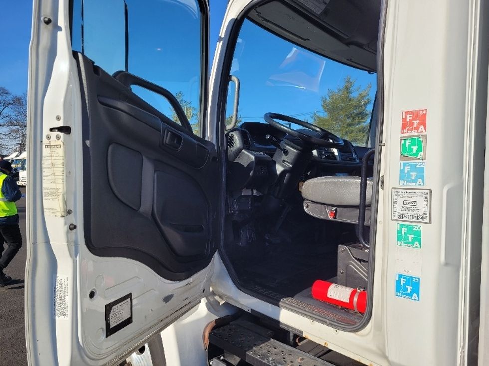 Medium Duty Box Truck-Light and Medium Duty Trucks-Hino-2017-338-South Plainfield-NJ-236,926\n\t\tmiles-$ 29,250 - Image 15