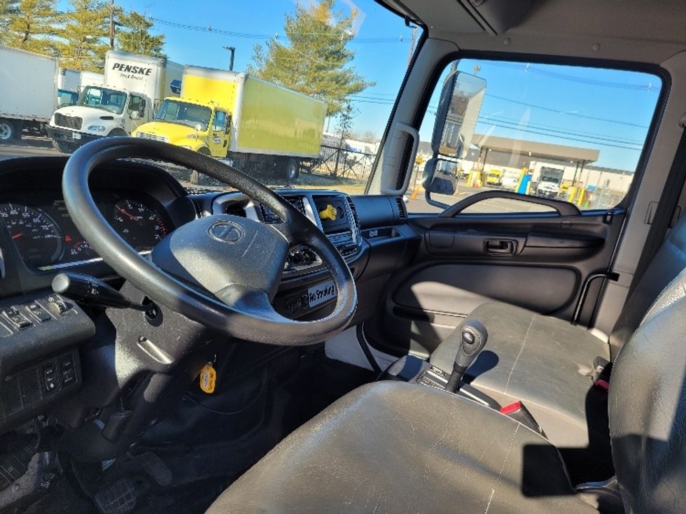 Medium Duty Box Truck-Light and Medium Duty Trucks-Hino-2017-338-South Plainfield-NJ-236,926\n\t\tmiles-$ 29,250 - Image 16