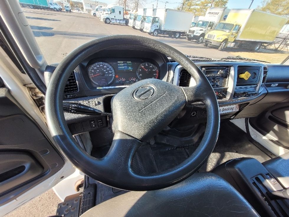 Medium Duty Box Truck-Light and Medium Duty Trucks-Hino-2017-338-South Plainfield-NJ-236,926\n\t\tmiles-$ 29,250 - Image 17