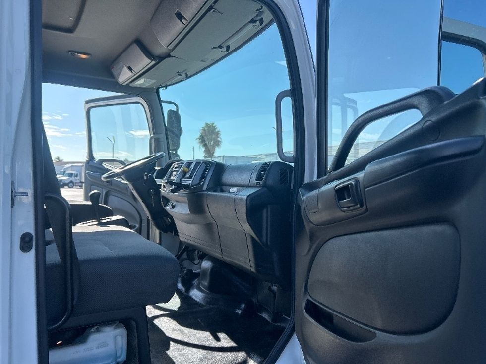 Medium Duty Box Truck-Light and Medium Duty Trucks-Hino-2017-338-Torrance-CA-154,548\n\t\tmiles-$ 42,000 - Image 20