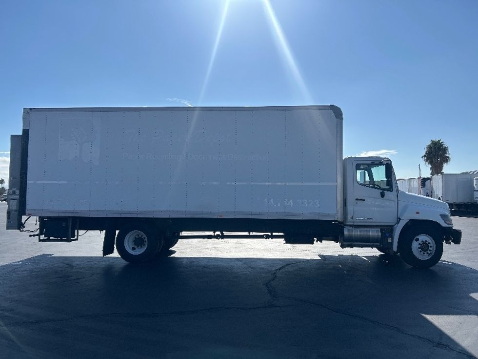 Medium Duty Box Truck-Light and Medium Duty Trucks-Hino-2017-338-Torrance-CA-154,548\n\t\tmiles-$ 42,000 - Image 4