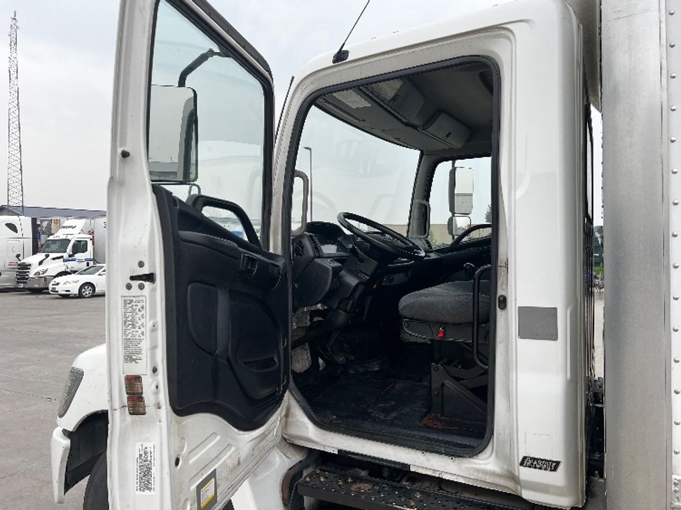 Medium Duty Box Truck-Light and Medium Duty Trucks-Hino-2017-338-West Fargo-ND-365,838\n\t\tmiles-$ 14,000 - Image 16