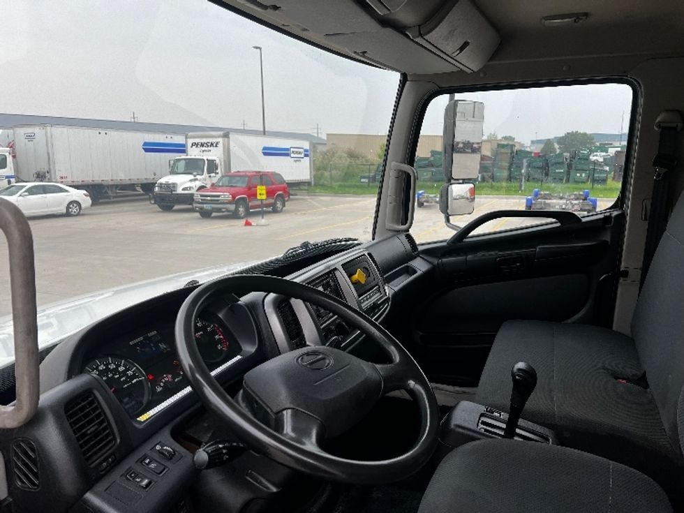 Medium Duty Box Truck-Light and Medium Duty Trucks-Hino-2017-338-West Fargo-ND-365,838\n\t\tmiles-$ 14,000 - Image 17