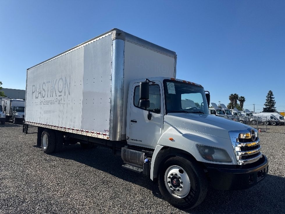 Medium Duty Box Truck-Light and Medium Duty Trucks-Hino-2017-338-West Sacramento-CA-141,827\n\t\tmiles-$ 35,250 - Image 1