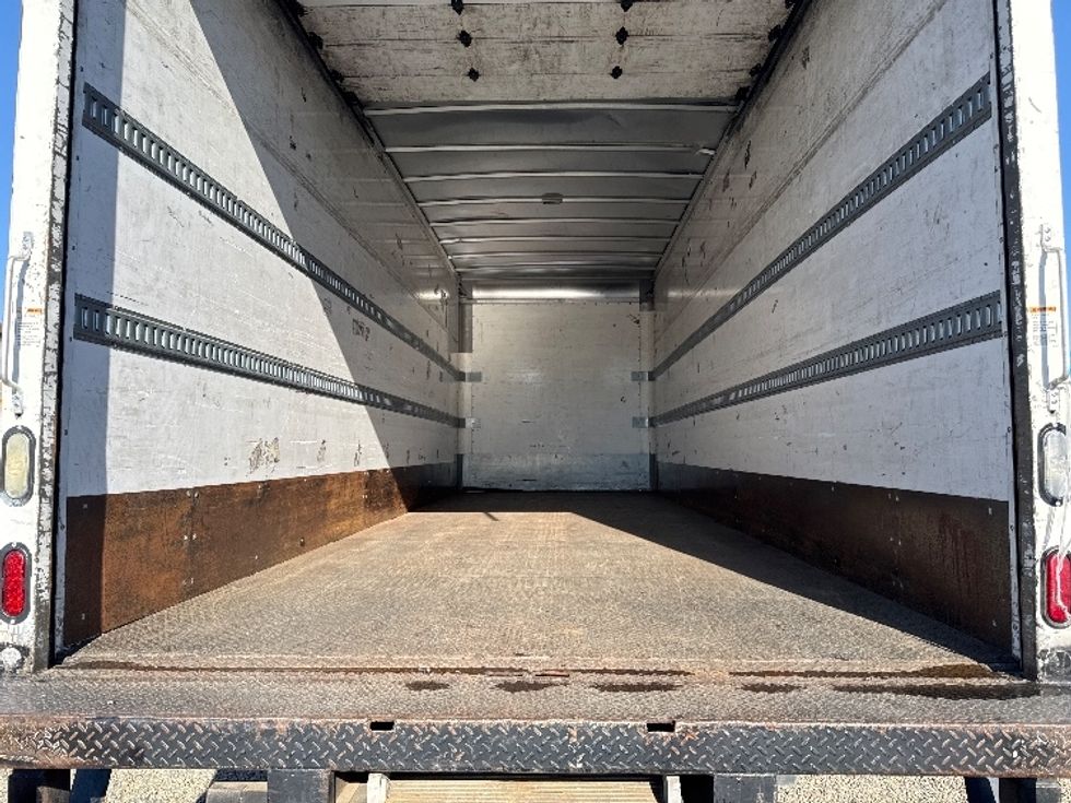 Medium Duty Box Truck-Light and Medium Duty Trucks-Hino-2017-338-West Sacramento-CA-141,827\n\t\tmiles-$ 35,250 - Image 10
