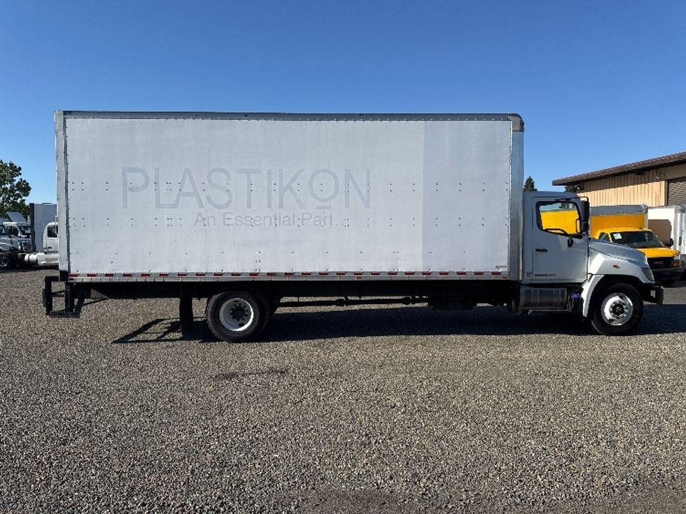 Medium Duty Box Truck-Light and Medium Duty Trucks-Hino-2017-338-West Sacramento-CA-141,827\n\t\tmiles-$ 35,250 - Image 15