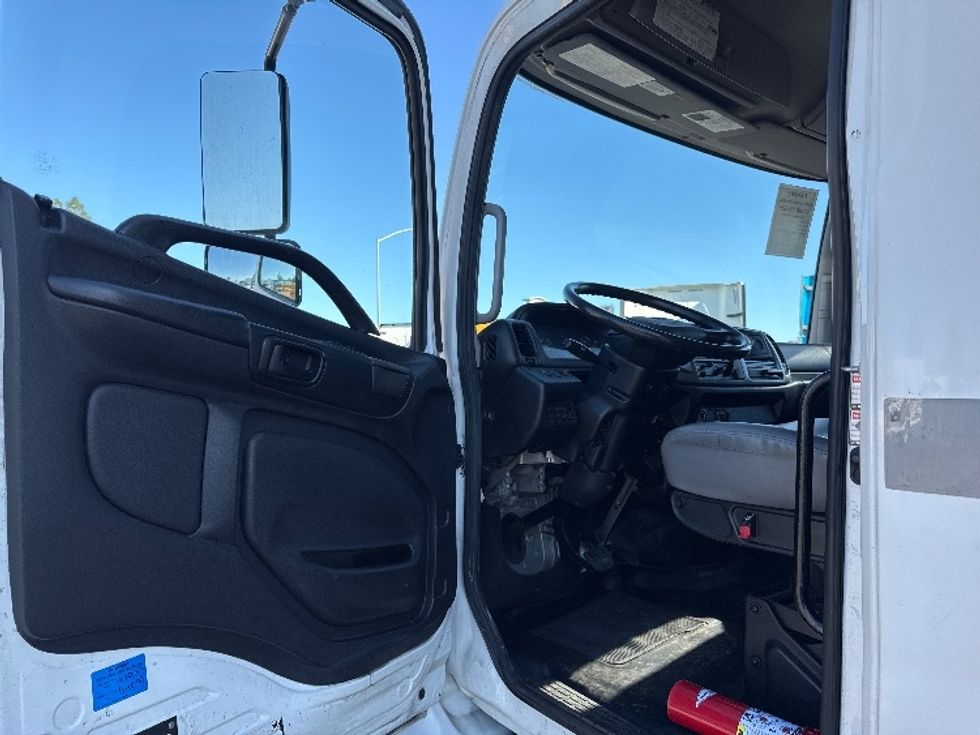 Medium Duty Box Truck-Light and Medium Duty Trucks-Hino-2017-338-West Sacramento-CA-141,827\n\t\tmiles-$ 35,250 - Image 16