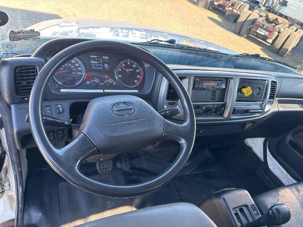Medium Duty Box Truck-Light and Medium Duty Trucks-Hino-2017-338-West Sacramento-CA-141,827\n\t\tmiles-$ 35,250 - Image 18