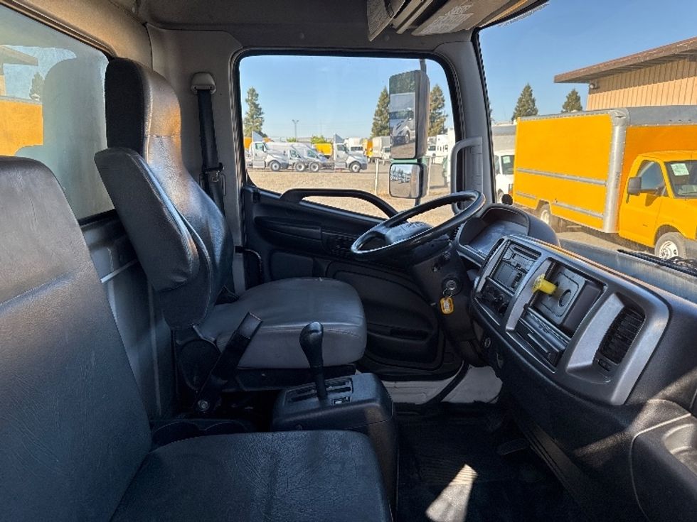 Medium Duty Box Truck-Light and Medium Duty Trucks-Hino-2017-338-West Sacramento-CA-141,827\n\t\tmiles-$ 35,250 - Image 22
