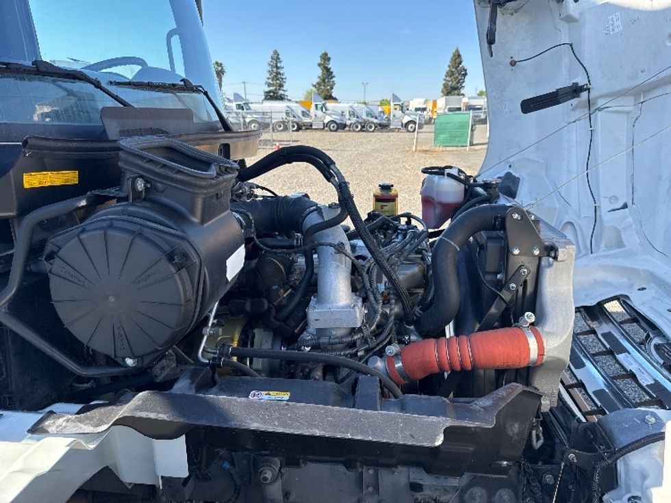 Medium Duty Box Truck-Light and Medium Duty Trucks-Hino-2017-338-West Sacramento-CA-141,827\n\t\tmiles-$ 35,250 - Image 23