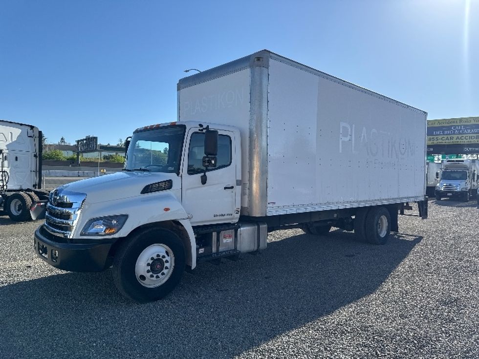 Medium Duty Box Truck-Light and Medium Duty Trucks-Hino-2017-338-West Sacramento-CA-141,827\n\t\tmiles-$ 35,250 - Image 3