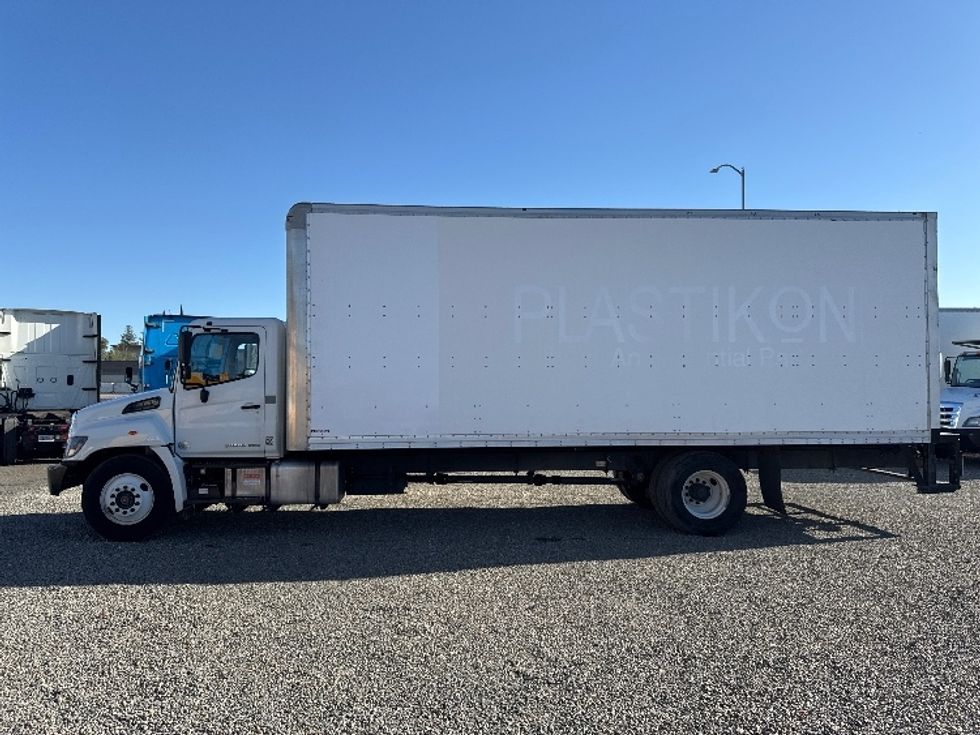 Medium Duty Box Truck-Light and Medium Duty Trucks-Hino-2017-338-West Sacramento-CA-141,827\n\t\tmiles-$ 35,250 - Image 4