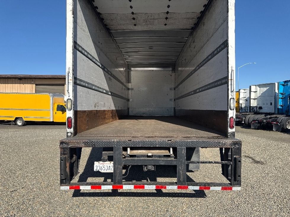 Medium Duty Box Truck-Light and Medium Duty Trucks-Hino-2017-338-West Sacramento-CA-141,827\n\t\tmiles-$ 35,250 - Image 9