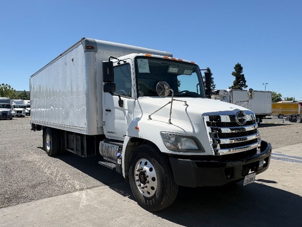 Medium Duty Box Truck-Light and Medium Duty Trucks-Hino-2017-338-West Sacramento-CA-92,310\n\t\tmiles-$ 34,000 - Image 1
