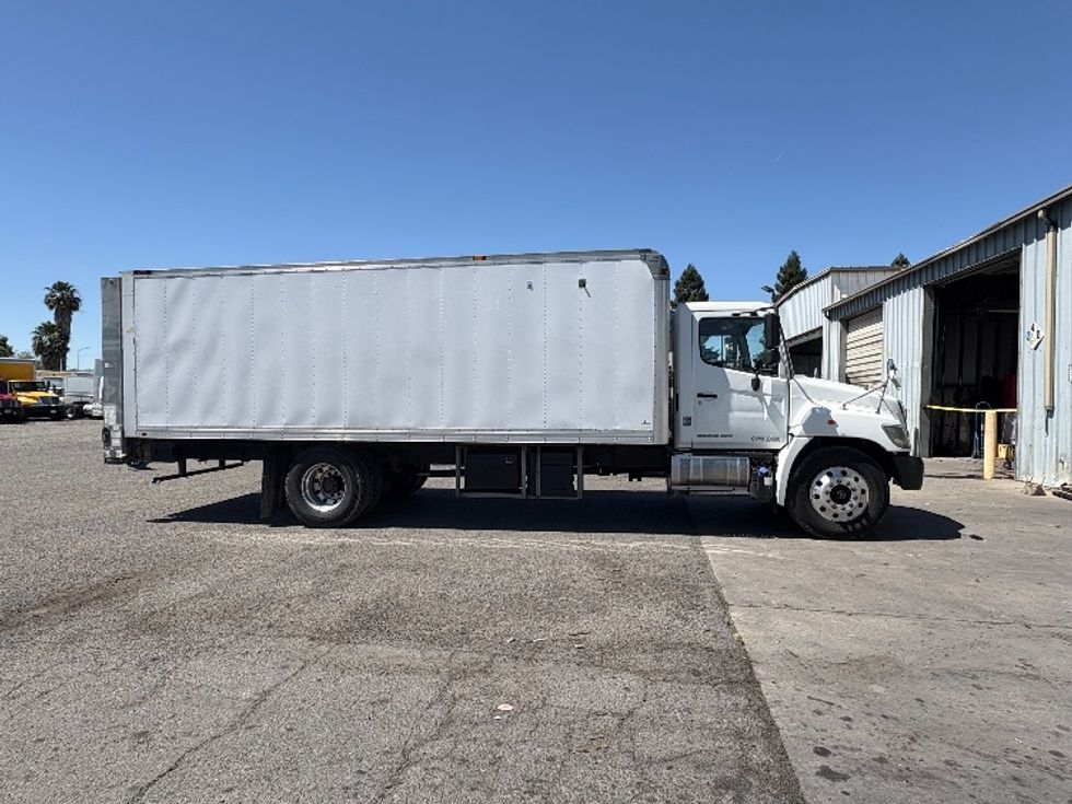 Medium Duty Box Truck-Light and Medium Duty Trucks-Hino-2017-338-West Sacramento-CA-92,310\n\t\tmiles-$ 34,000 - Image 15