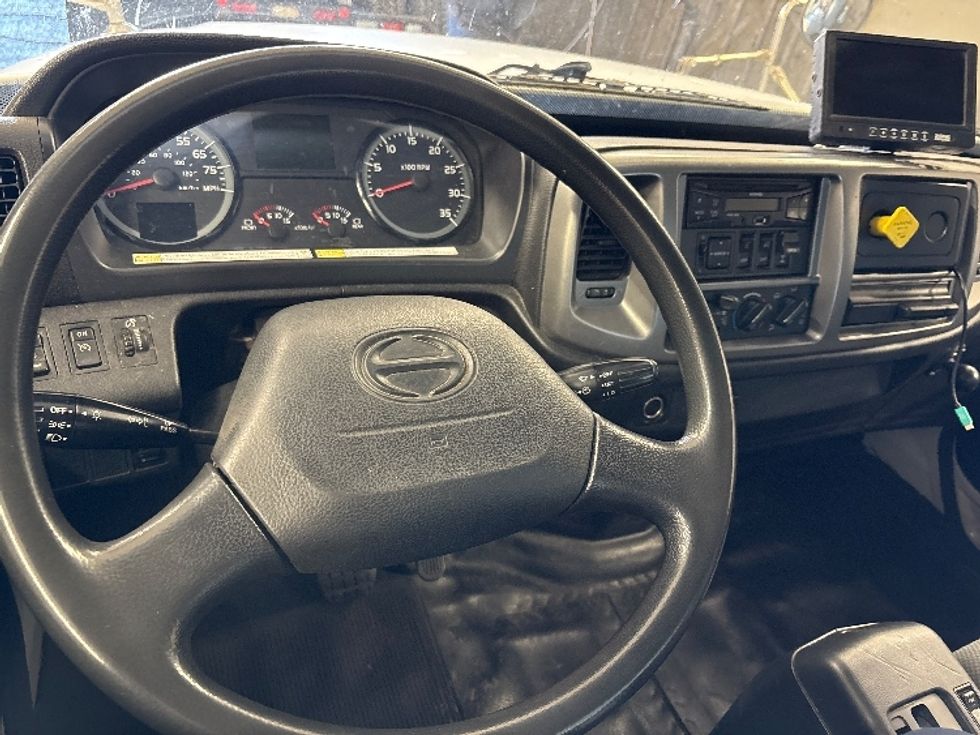 Medium Duty Box Truck-Light and Medium Duty Trucks-Hino-2017-338-West Sacramento-CA-92,310\n\t\tmiles-$ 34,000 - Image 18