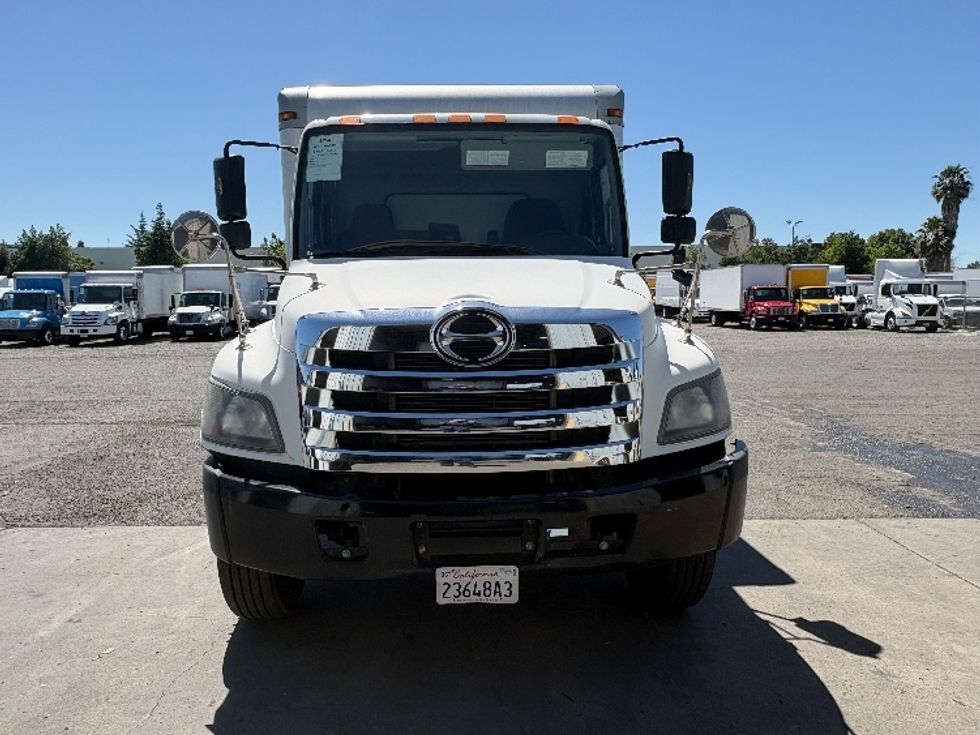 Medium Duty Box Truck-Light and Medium Duty Trucks-Hino-2017-338-West Sacramento-CA-92,310\n\t\tmiles-$ 34,000 - Image 2