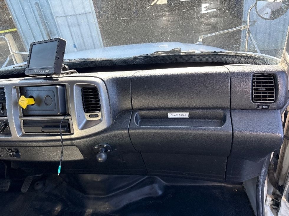 Medium Duty Box Truck-Light and Medium Duty Trucks-Hino-2017-338-West Sacramento-CA-92,310\n\t\tmiles-$ 34,000 - Image 21