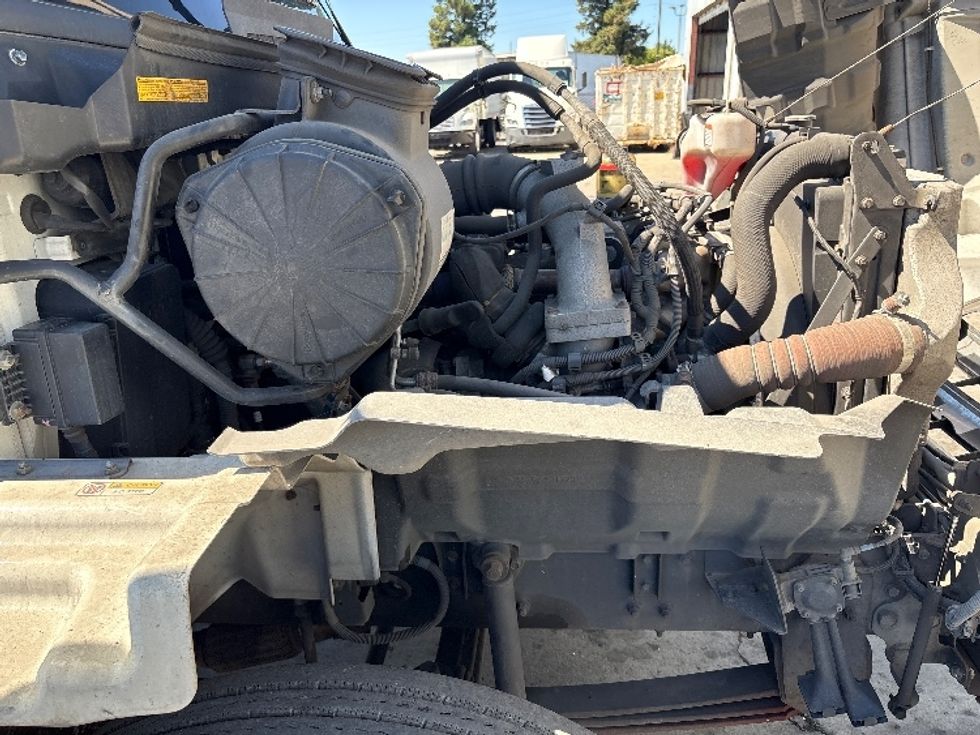 Medium Duty Box Truck-Light and Medium Duty Trucks-Hino-2017-338-West Sacramento-CA-92,310\n\t\tmiles-$ 34,000 - Image 22