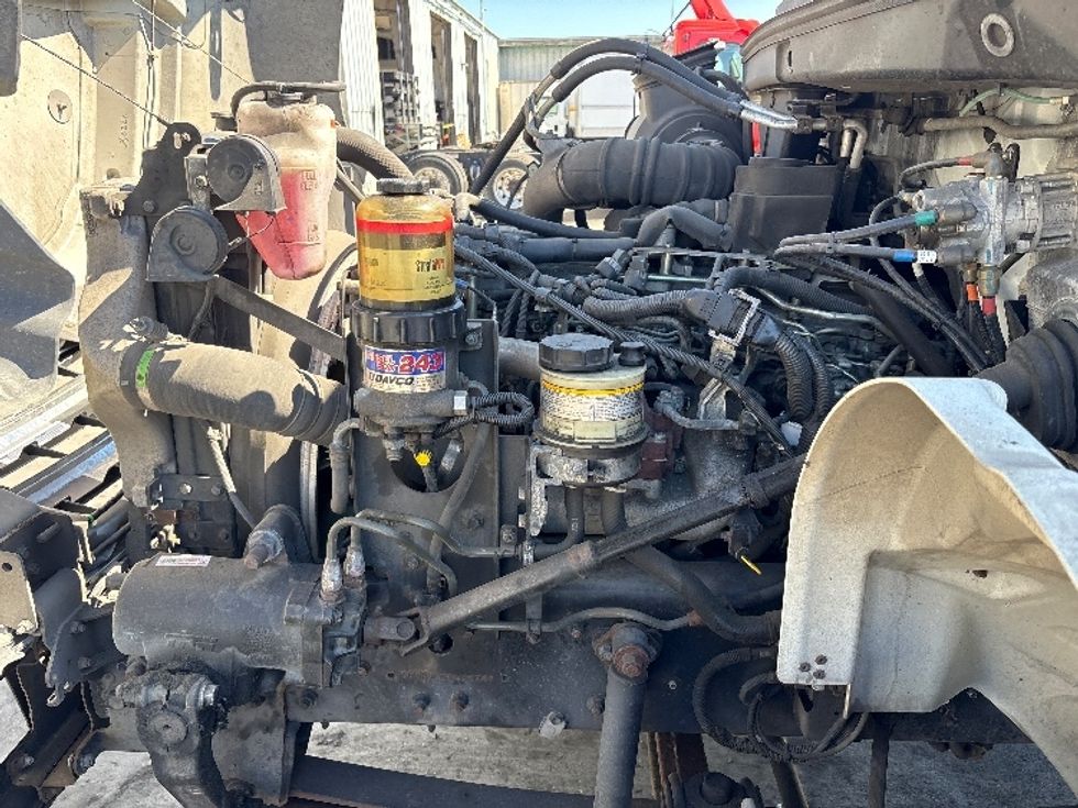 Medium Duty Box Truck-Light and Medium Duty Trucks-Hino-2017-338-West Sacramento-CA-92,310\n\t\tmiles-$ 34,000 - Image 23