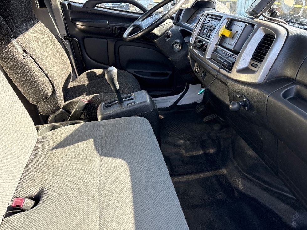 Medium Duty Box Truck-Light and Medium Duty Trucks-Hino-2017-338-West Sacramento-CA-92,310\n\t\tmiles-$ 34,000 - Image 24
