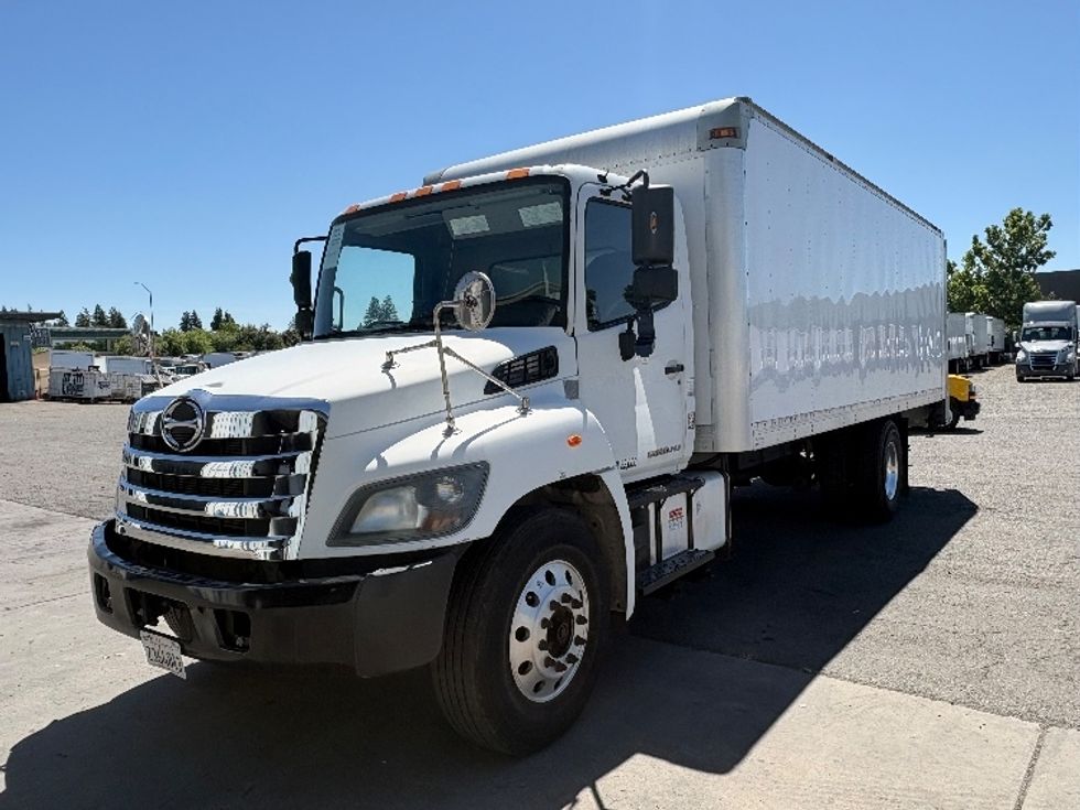 Medium Duty Box Truck-Light and Medium Duty Trucks-Hino-2017-338-West Sacramento-CA-92,310\n\t\tmiles-$ 34,000 - Image 3